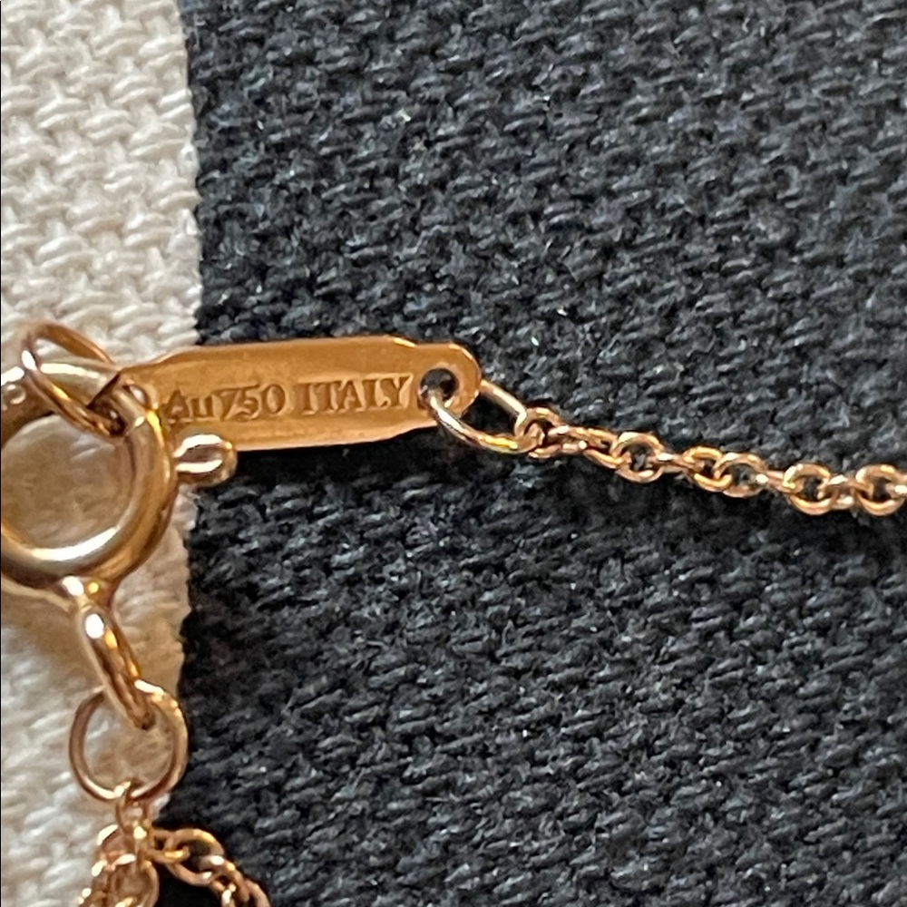 Tiffany “Small Smile” rose gold & diamond necklace. - Picture 5 of 6